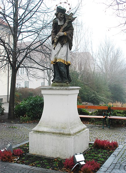 File:GuentherZ 2011-01-08 0017 Tulln Stadtpark Johannes Nepomuk.jpg