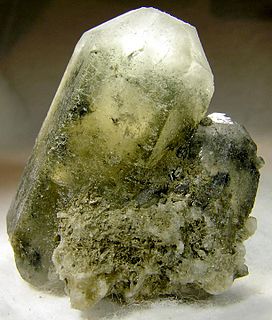 Hanksite sulfate-carbonate mineral