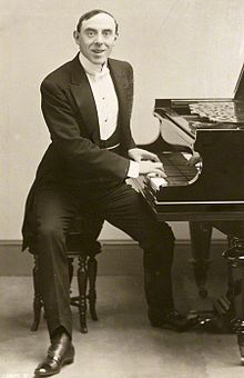 British Music hall star Harry Fragson, who was fatally shot by his father in Paris in 1913. Harry Fragson.jpg