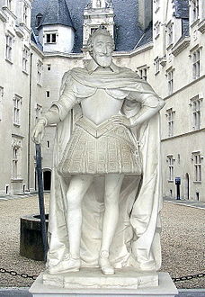Statue d'Henri IV réalisée par Barthélemy Tremblay avant son déplacement à l'intérieur du château de Pau