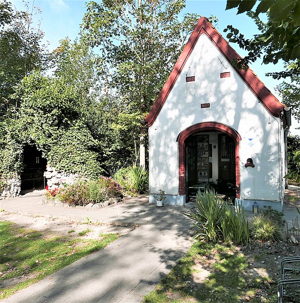 File:Historische Fischerkapelle in Brendene (Belgien) 09-20201.jpg