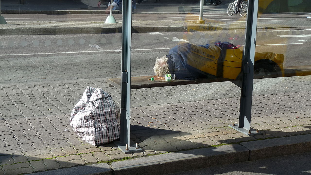 Afbeeldingsresultaat voor sleeping at bus stop