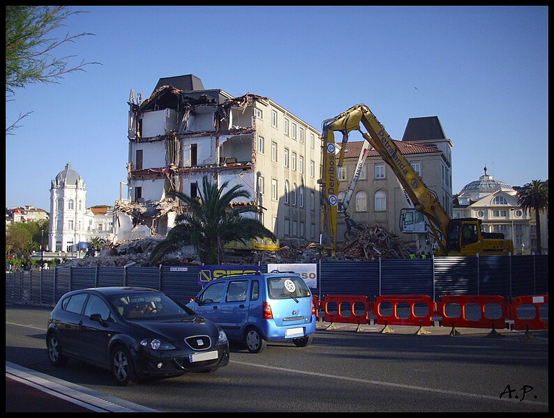 File:Hotel Sardinero in Santander (4685972870).jpg