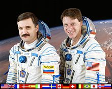 ISS Expedition 8 Besatzung.jpg