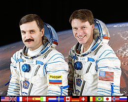 Expedición ISS 8 tripulación.jpg