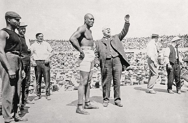 John L. Sullivan, the first lineal champion, came to welcome his successor, Jack Johnson. Ever since, it has been a tradition for champions of the pas