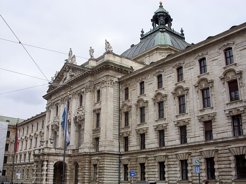 File:Justizpalast München, Außenansicht.jpg