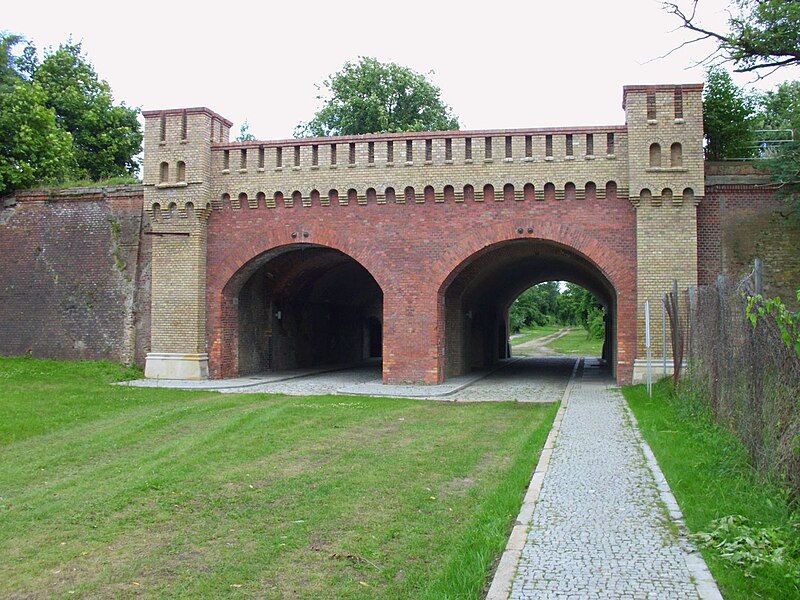 File:Küstrin-Berliner Tor (1).JPG