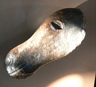 Tête en fer d'une représentation statuaire celte de cheval.