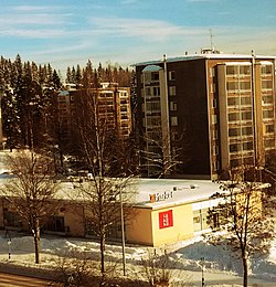 Apartment buildings and a store in Kangaslampi.