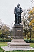 Individual monument belonging to the Clara-Zetkin-Park (Obj. 09304591): base of a monument and pavilion