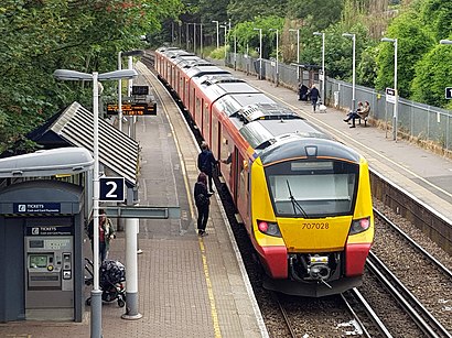 How to get to Kew Bridge Station with public transport- About the place