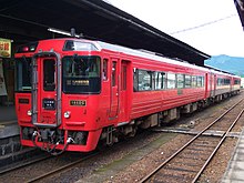 Hitoyoshi Station.jpg-dagi Trans-Kyushu Limited Express uchun Kiha 185