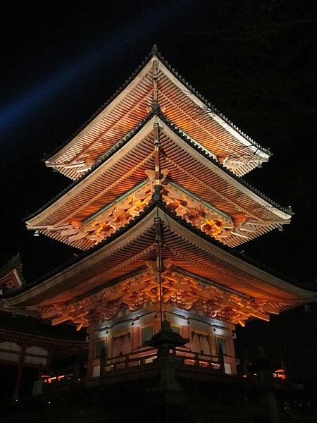 Tập_tin:Kiyomizu-dera,_Illuminated.JPG