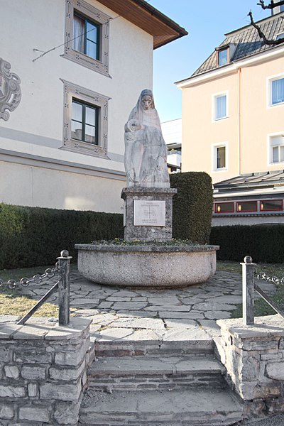 File:Kriegerdenkmal Schwarzach im Pongau.jpg