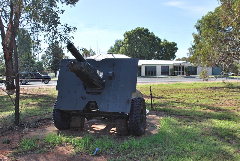 File:Kyalite War Memorial Gun.JPG