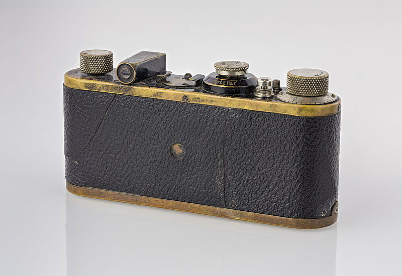 File:LEI0060 186 Leica I Sn.5193 1927 Originalzustand Back side angular view FS-5675.jpg