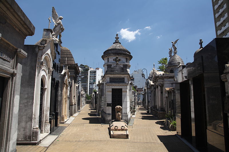 File:La Recoleta Cemetery (5459941556).jpg