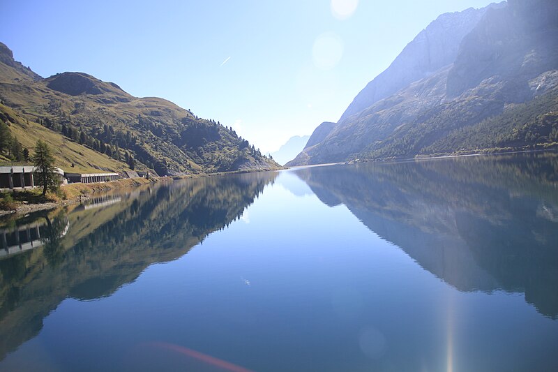 File:Lago di fedaia.jpg