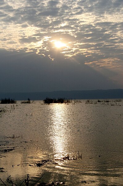 File:Lake Eyasi-2.jpg