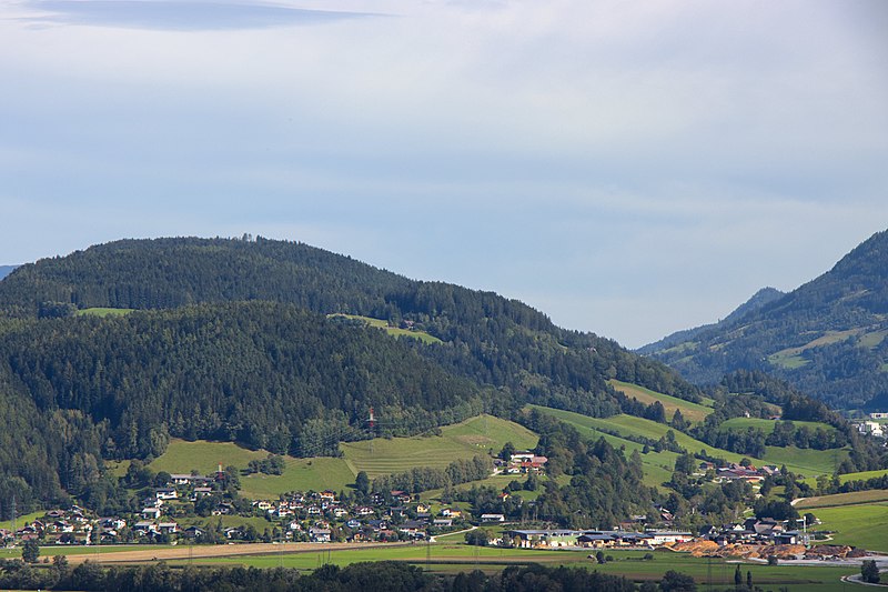 File:Lassing - Döllach - Ansicht v Burgruine Wolkenstein - 2022 09 13.jpg