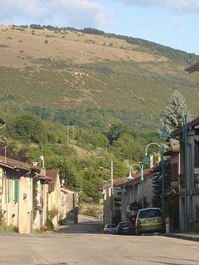 Vue du mont Myon depuis Roissiat (hameau de Courmangoux).