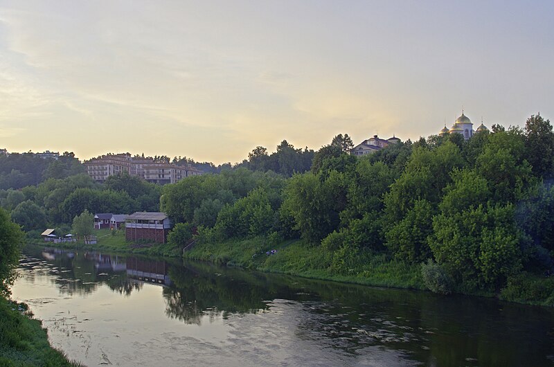 File:Left bank of Moscoe river in Zvenigorod (28872340685).jpg