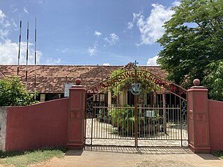 <span class="mw-page-title-main">Karampon Little Flower's Girls' Maha Vidyalayam</span> Public provincial school in Karampon, Jaffna District, Northern Province, Sri Lanka