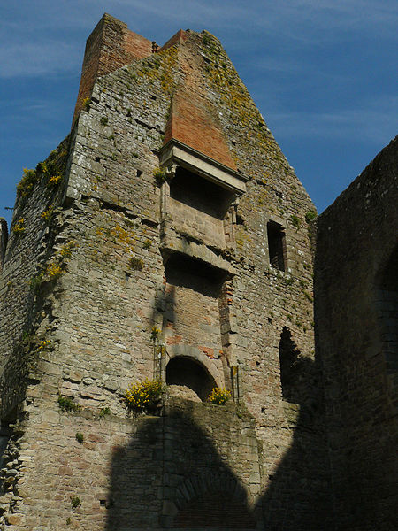 File:Logis seigneurial chateau clisson.jpg