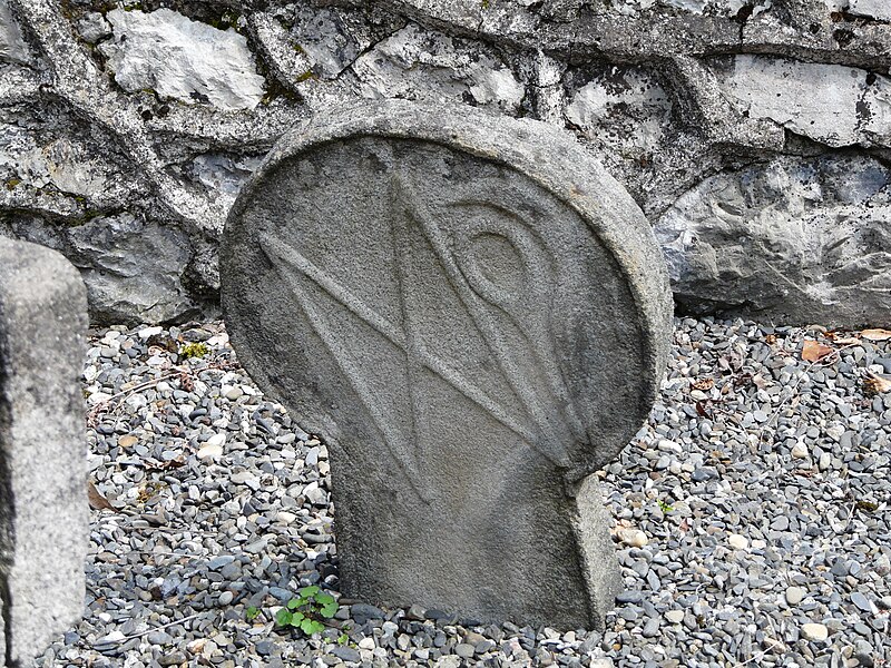 File:Lourdes château cimetière (10).JPG