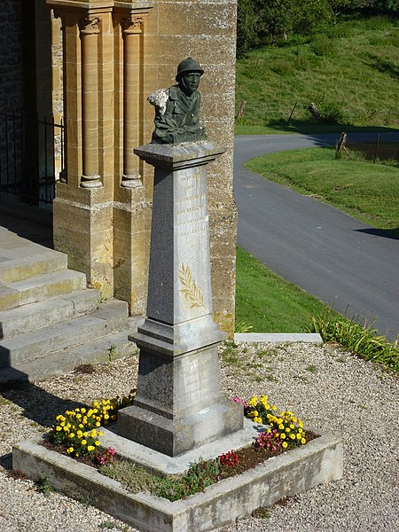 File:Louvergny (Ardennes) monument aux morts.JPG