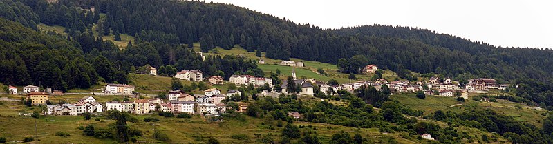File:Luserna-panorama from Forte Belvedere-Gschwendt.jpg