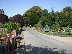 Hauptstraße durch Litlington und Eingang zu den Tea Gardens - geograph.org.uk - 1452453.jpg