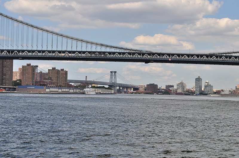 File:Manhattan and Williamsburg Bridges from East River 02 (9443067618).jpg