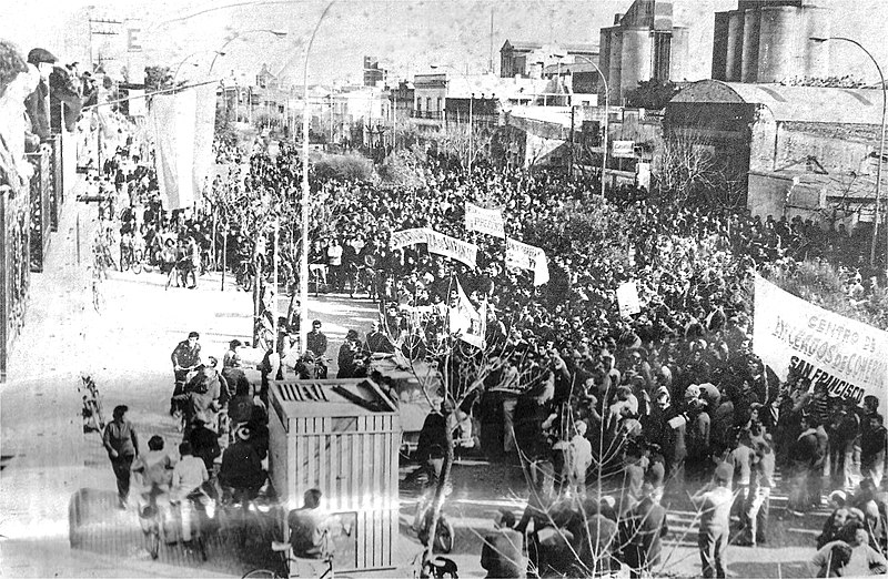 File:Manifestación del Tampierazo del 30 de julio de 1973 frente a la fábrica Tampieri y Cía.jpg