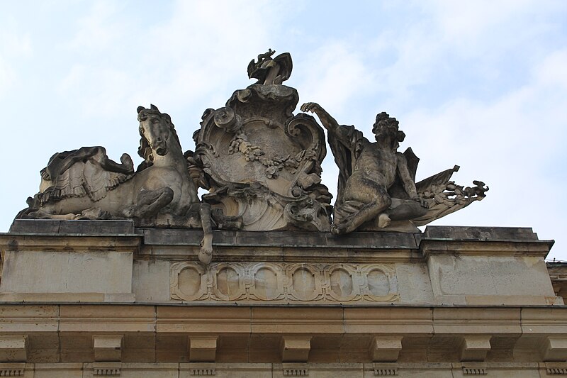 File:Marstall Potsdam, East side, sculpture by Friedrich Christian Glume.jpg