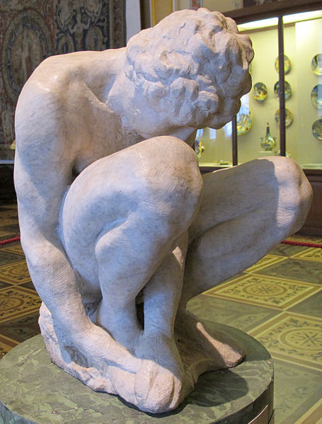 Archivo:Michelangelo, ragazzo accovacciato, dalla sagrestia nuova (forse) 07.JPG