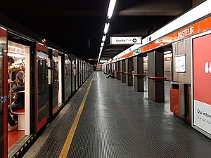 Milano - milan metropolitana Pasteur - banchina.jpg