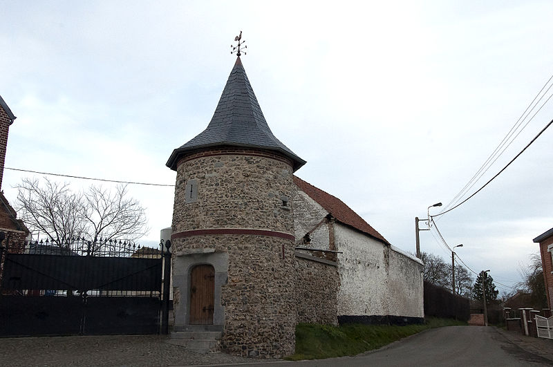 File:Moxhe boerderij Hobe met verdedigingstoren 17e eeuw - 21-12-2013 16-56-47.jpg