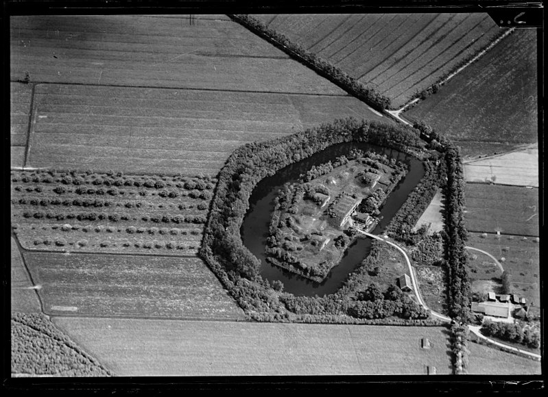 File:NIMH - 2011 - 0964 - Aerial photograph of Werk aan de Hoofddijk, The Netherlands - 1920 - 1940.jpg