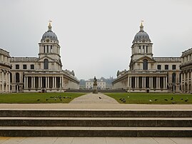 L'Old Royal Naval College, ensemble architectural central du Maritime Greenwich, à Londres, site inscrit au patrimoine mondial. (définition réelle 3 797 × 2 848)