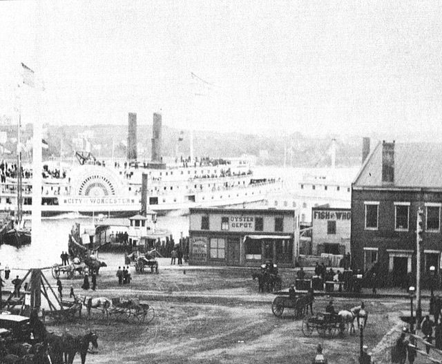 The Parade in 1883, with a railroad station built in 1864 at right (replaced by New London Union Station in 1887) and ferryboats in the river