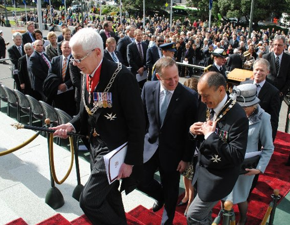  New Zealand Herald of Arms Extraordinary Phillip O'Shea leads Governor-General Lt Gen Rt Hon Sir Jerry Mateparae and Prime Minister Rt Hon John Key up Parliament's steps after Sir Jerry's swearing in on 31 August 2011.