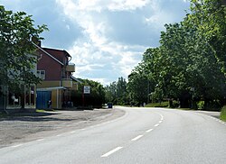The road into Norrskedika from north