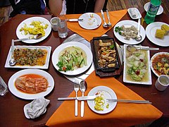 Almuerzo en un restaurante en Pyongyang