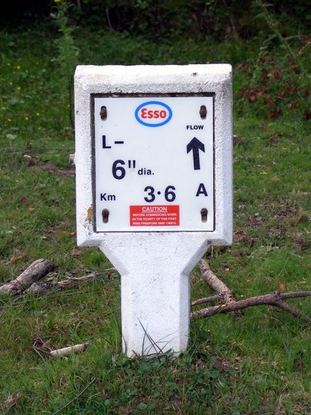 File:Oil pipeline marker near Applemore, New Forest - geograph.org.uk - 217494.jpg