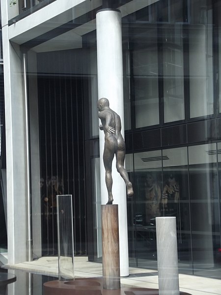 File:One Hyde Park - Knightsbridge - bronze sculpture (20827180239).jpg