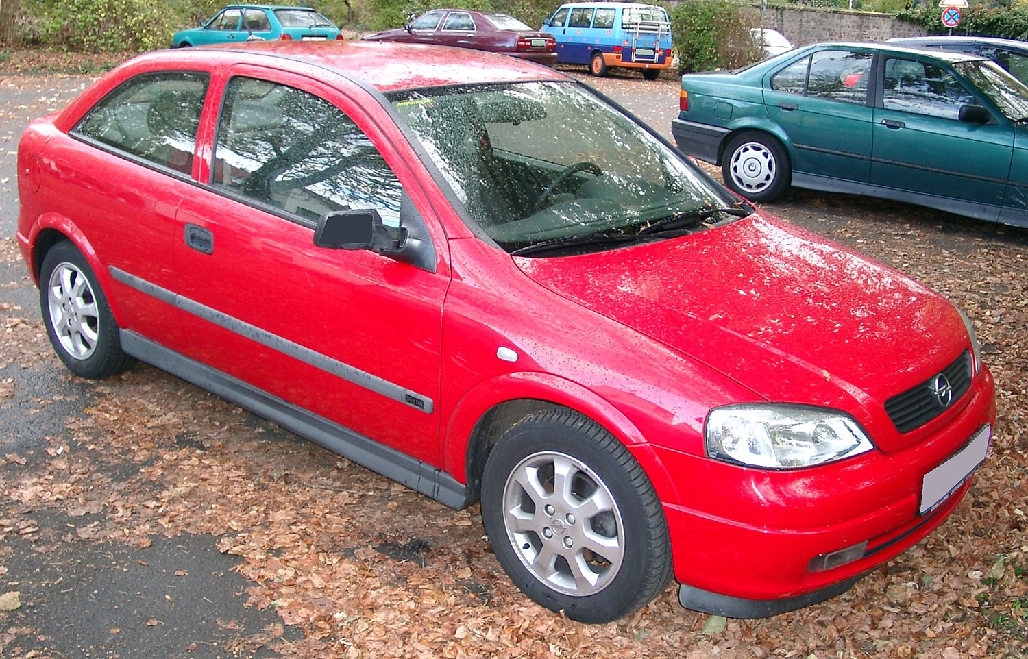 https://upload.wikimedia.org/wikipedia/commons/thumb/c/c3/Opel_Astra_G_front_20071019.jpg/1500px-Opel_Astra_G_front_20071019.jpg