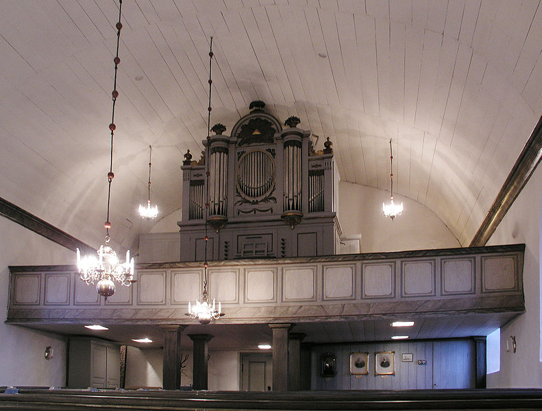 File:Ostra Skrukeby organ.jpg