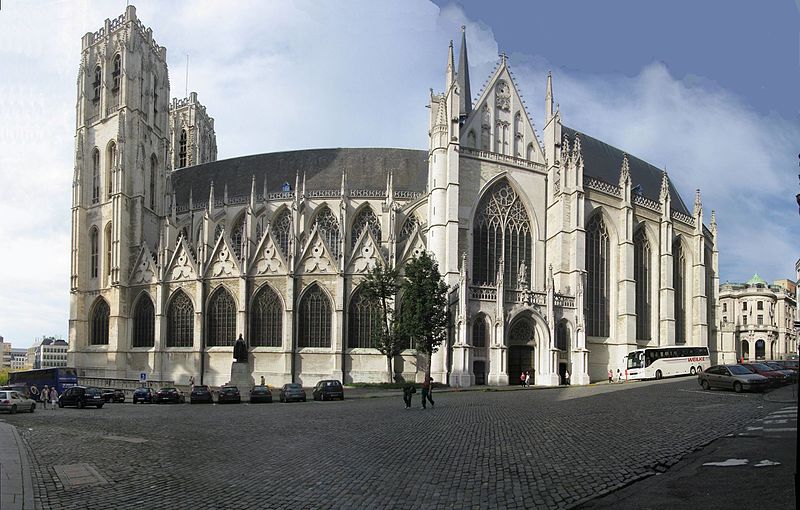 File:Panorama du coté droit de la Cathédrale - panoramio.jpg